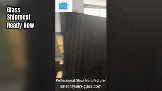 Het magazijn van de glasfabriek bereidt zich voor op verzending